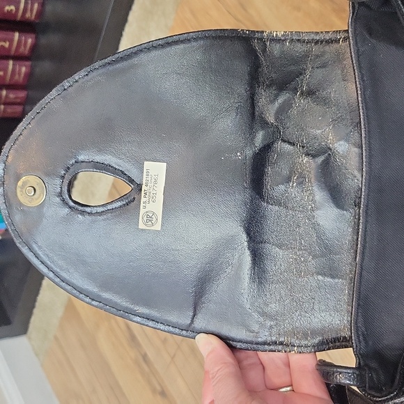 Vintage Black Tooled Floral Leather(?) Adjustable Strap Roomy Crossbody - Picture 12 of 16